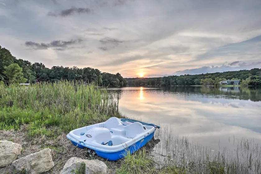 Waterfront Dunlap Cottage: Large Yard + Views - Image 1