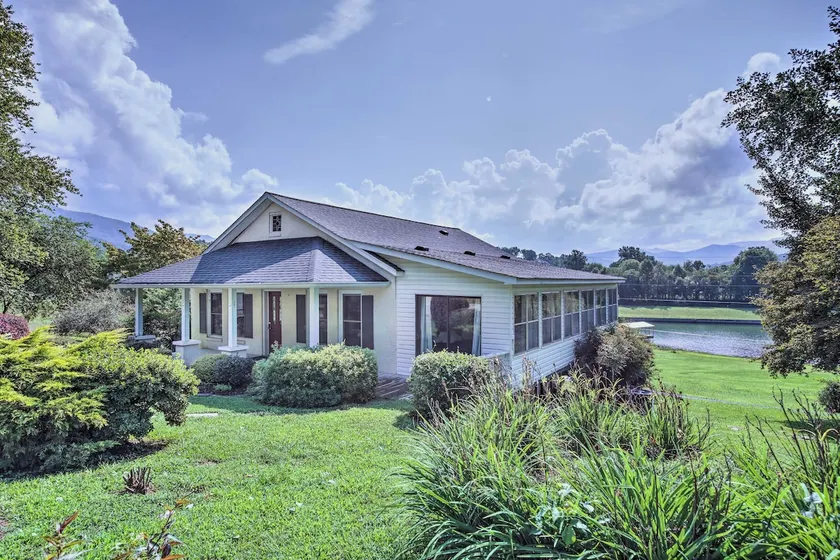 Pet-Friendly Waterfront Hayesville Cottage! - Image 1