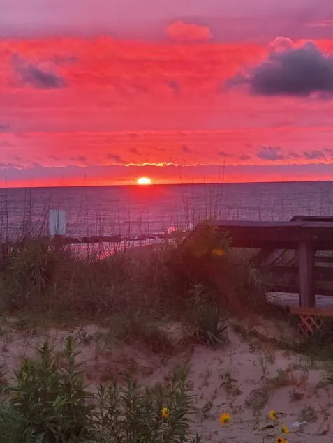 900 B Seaside 2BR Cottage w/ Bay Views & Veranda - Image 1