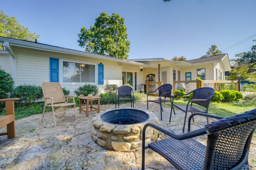 Serene Lake Junaluska Gem: Deck & Mountain Views - Image 1