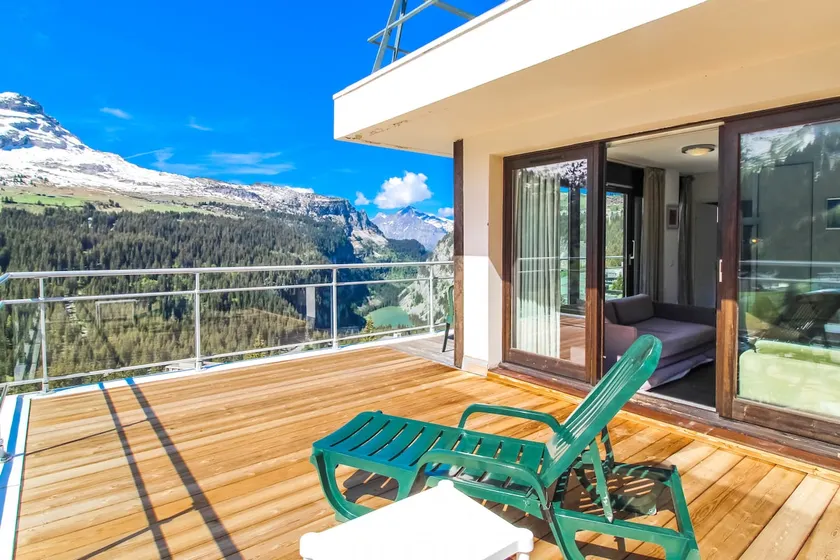 Penthouse 3-bed apartment with large balcony, stunning views - Image 1