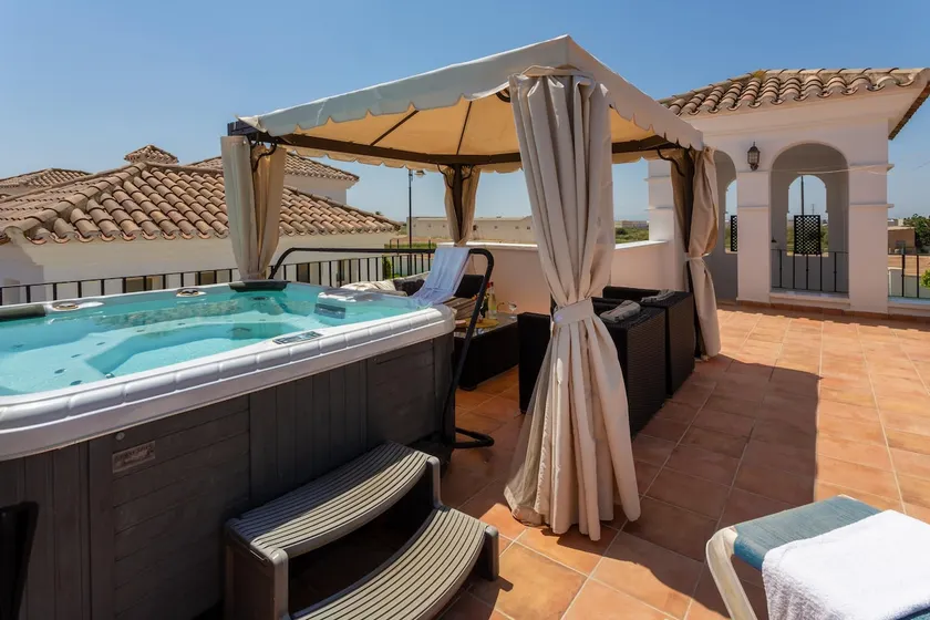 Luxury Spa and golf villa Denton - Image 1