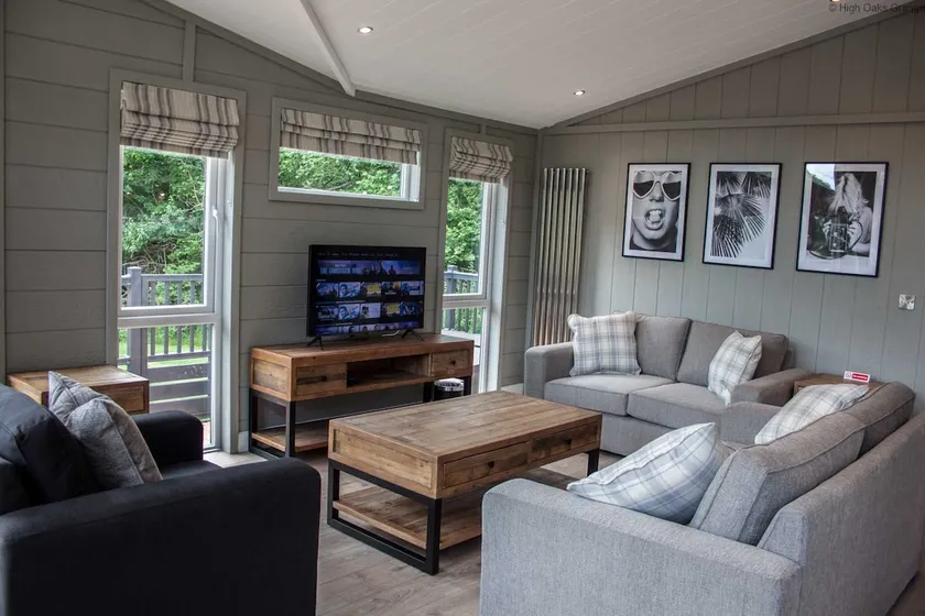 Maple Lodge | sleeps 6 - Hot Tub, Dog Friendly - 5* Visit England - Image 1