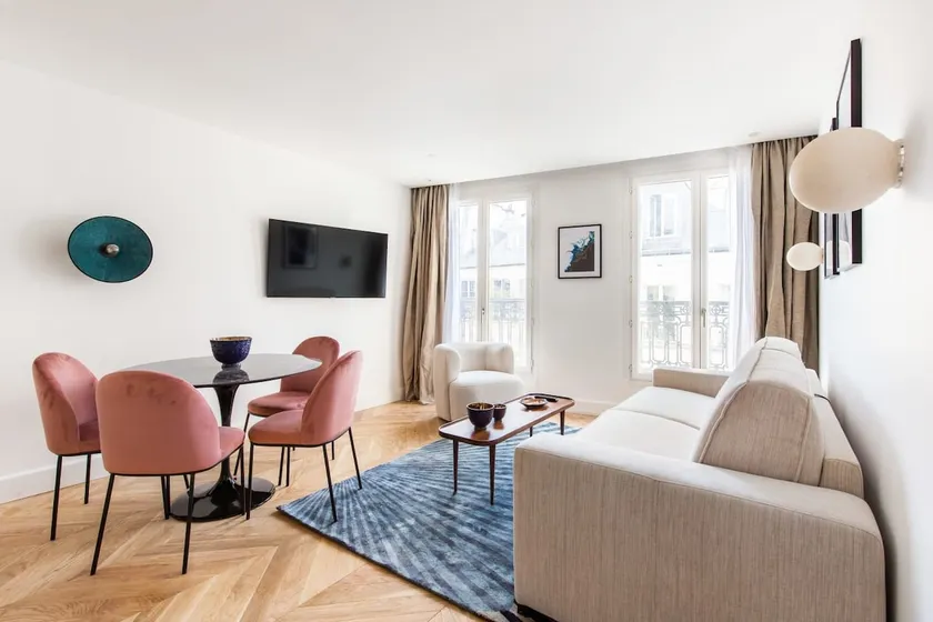 Bright 1BR Retreat (4PAX) with AC | Paris view - Image 1