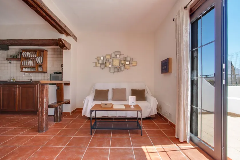 Apartment 5 - Image 1