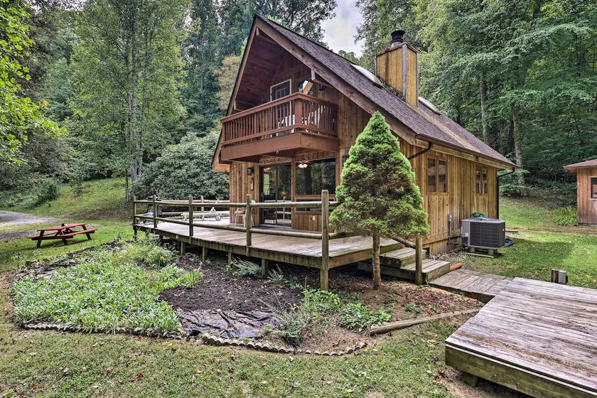 Quiet Max Meadows Cabin, 12 Acres of Property - Image 1