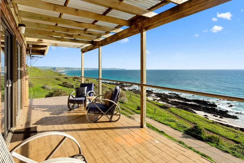 Cliffs End Beach Shack - 105 Gold Coast Drive, Carrickalinga - Image 1