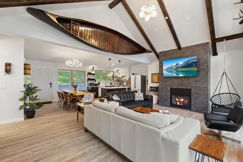 Mad Men Lake House*LAKEFRONT*Fam&Dog Friendly*OUTD - Image 1