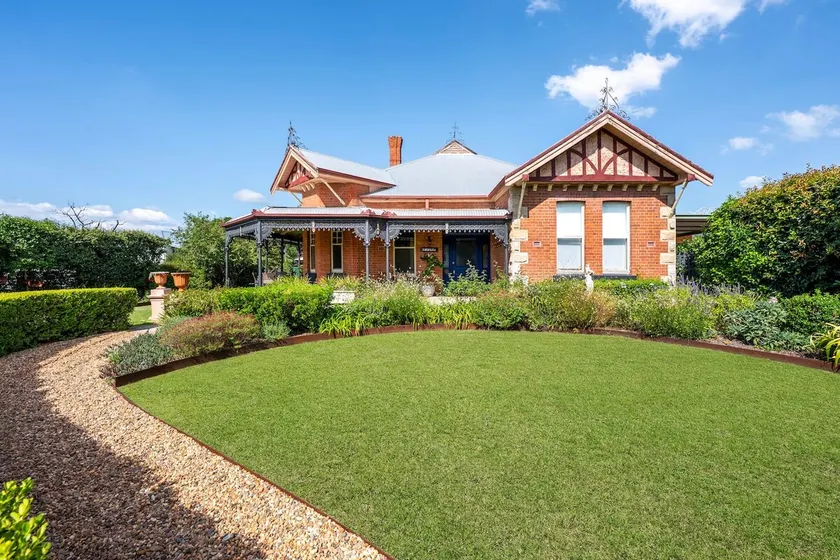 Luxury at Lauralla - An Elegant Victorian Escape - Image 1