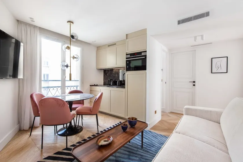 Spacious 2BR/6P | Close to Sacré Coeur | with AC - Image 1