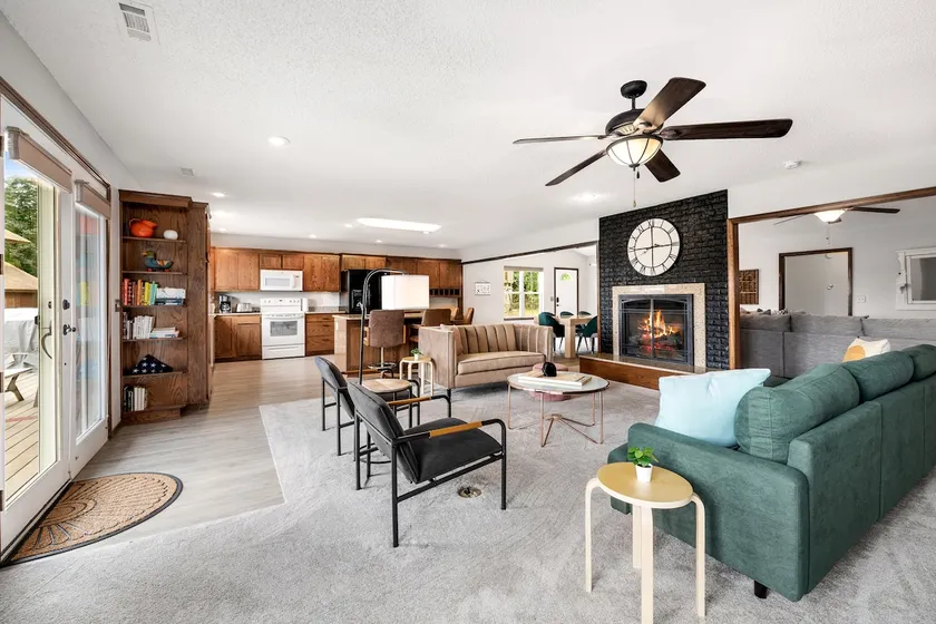 Hillside Hideaway - Lake Views and Lake Access - HOT TUB! - Image 1