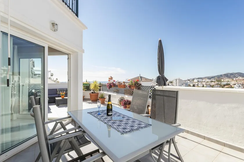 Appartement familial, 2 grandes terrasses, vue imprenable et piscine - Image 1