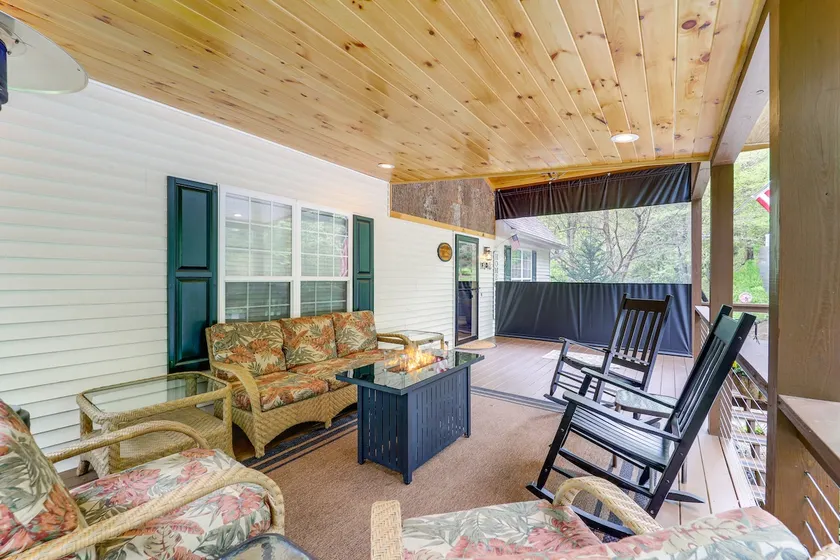 9 Mi to Sugar Mountain! Family Cabin w/ Fire Pit - Image 1
