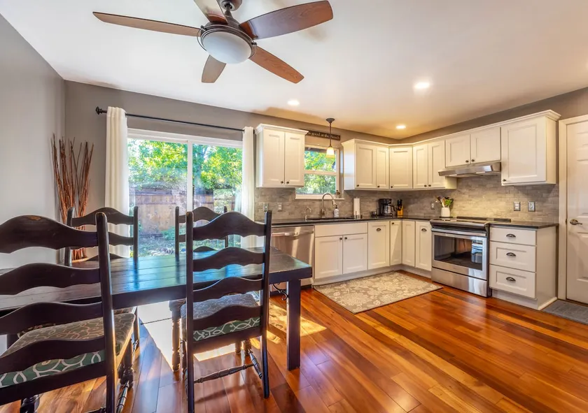 Devon Court - Remodeled, Near Town, Fenced Yard - Image 1