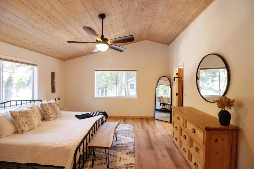 Family Retreat! Hot Tub, King Beds & EV Charger - Image 1