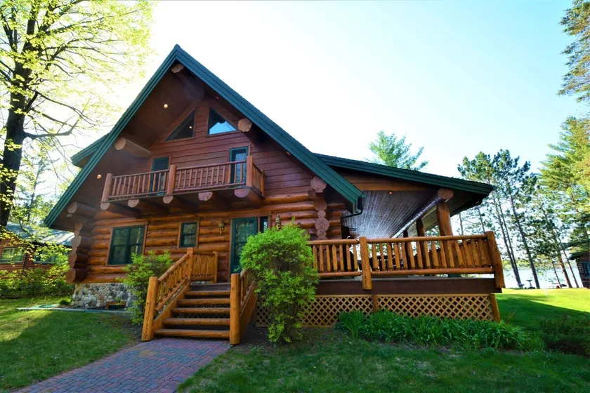 Large Home- Water Toys, Dock, Deck, Game Room - Image 1