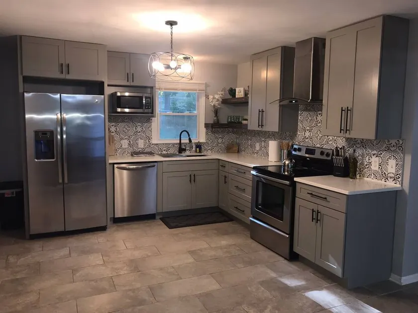13 Retreat to stylish home in Greenville 4 BD/3BTH - Image 1