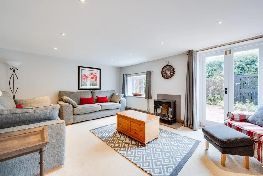 4 Bed in Halesworth oc-5river - Image 1