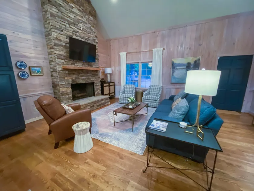 Blue Haven Lake House - Stay on Lake Tuscaloosa! Book for football! Hot Tub! - Image 1