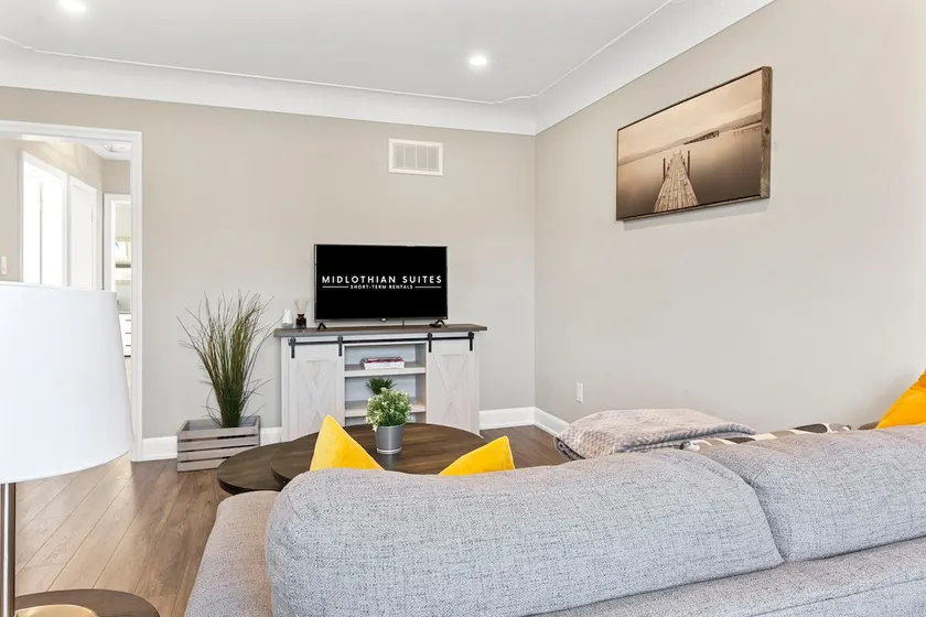 10 min walk to DT, stylish, free parking | IOB2 - Image 1