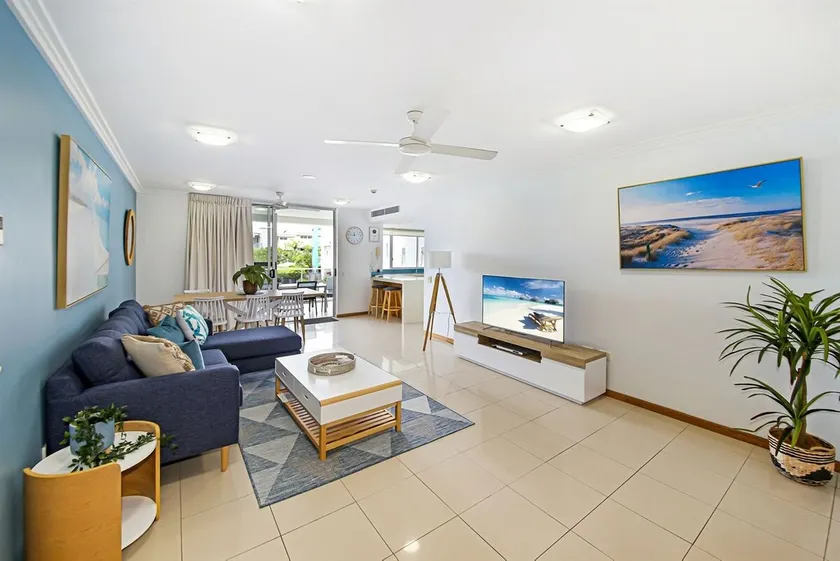 Central Coolum Penthouse with Rooftop Terrace - Image 1