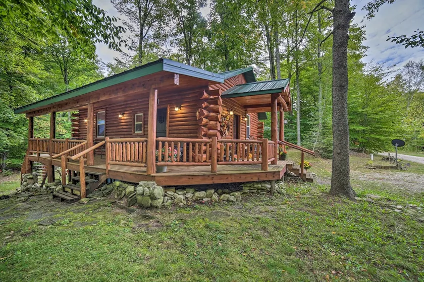 Updated Manistique Log Cabin, Yard & Fire Pit - Image 1