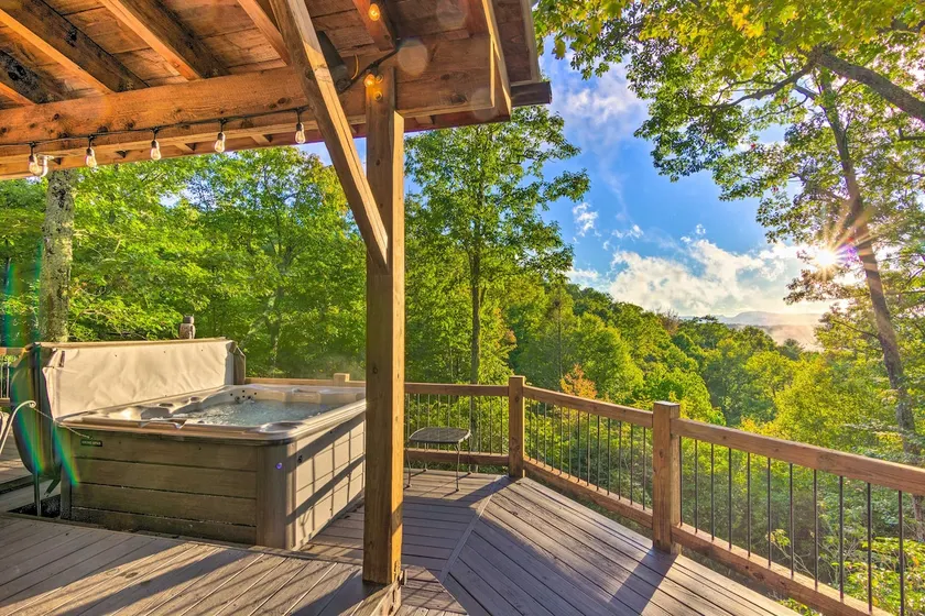 Couples’ Treehouse Retreat w/ Hot Tub & Views - Image 1
