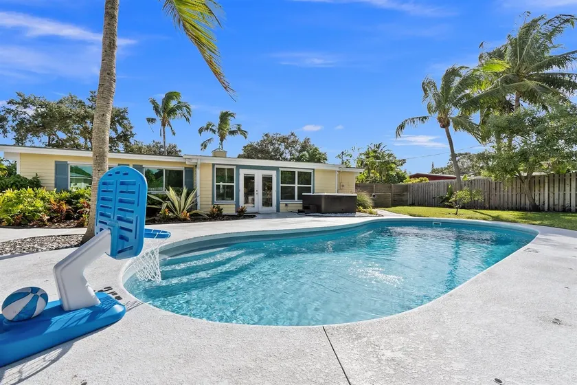 Paradise Palms, Private backyard w/ Pool, Hot tub! - Image 1