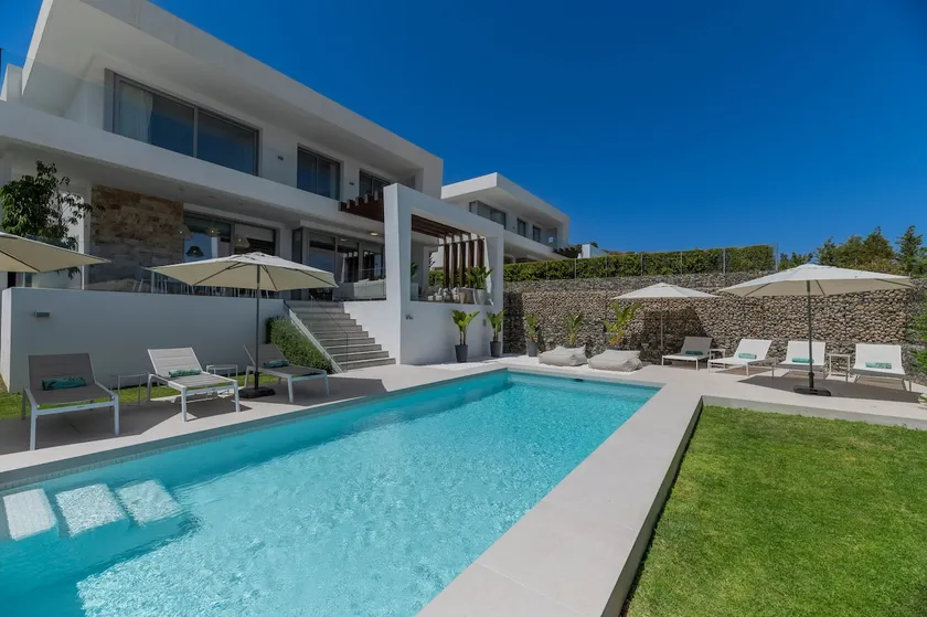 Villa 'Riva' with Sea Views, Wi-Fi and Air Conditioning - Image 1