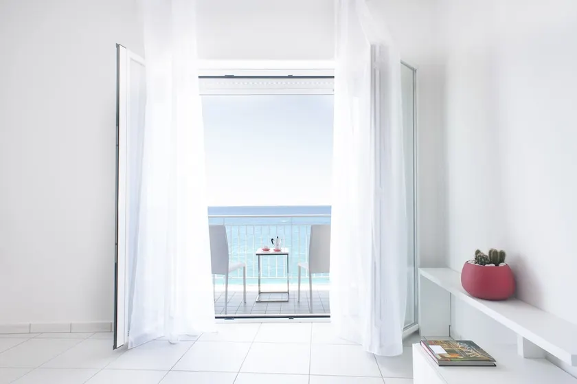 Excelsior three-room apartment with sea and mountain view - Image 1