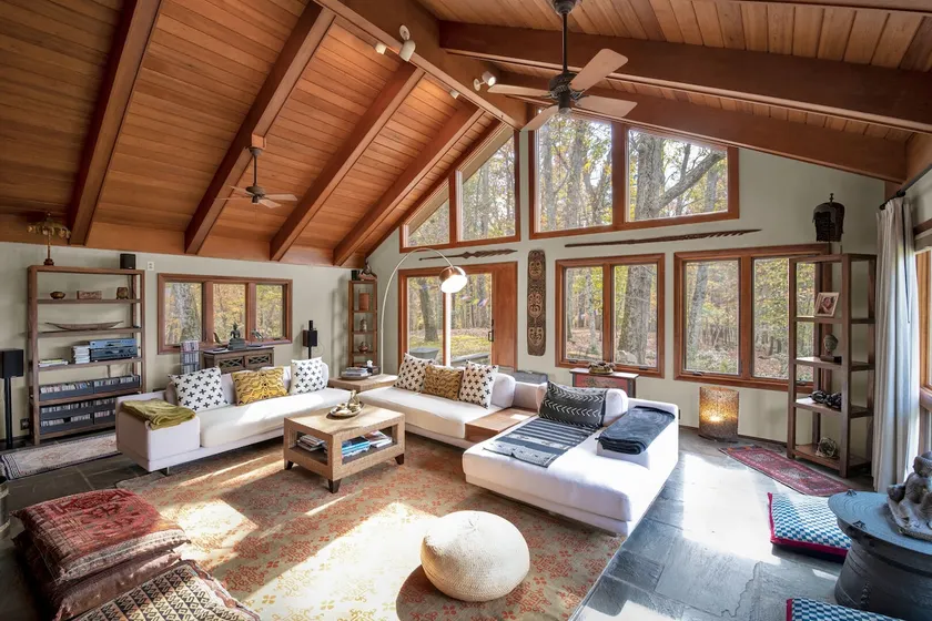 Blue Mountain Haven: 5 Bedroom Mountain View Retreat - Image 1