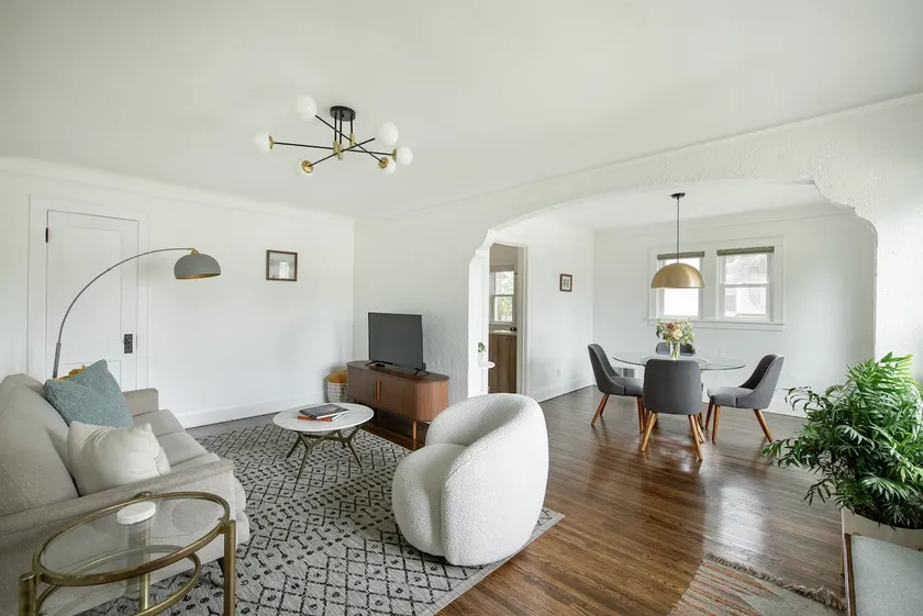 Quiet and Modern Designed Cottage in St Paul - Image 1