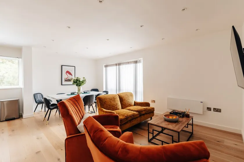 Stunning Modern 2 Bedroom Apartment With Spectacular Views of Bath Skyline - Image 1