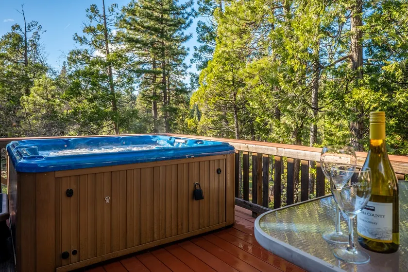 Lakemont Escape! | Hot Tub + Lake Privileges - Image 1