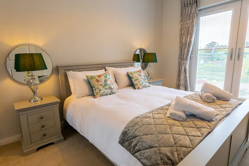 Hedgefield House - Serene Top Floor Apartment - Image 1