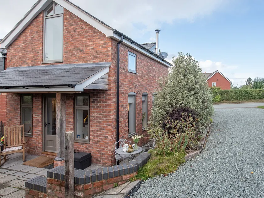 Top House - Image 1