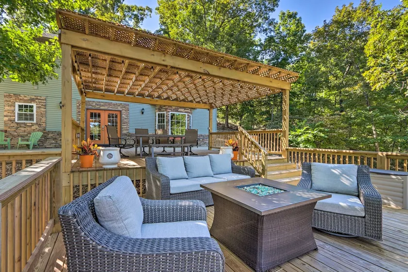 Dock & Jet Ski Slip: Lakeside Sunrise Beach Home! - Image 1