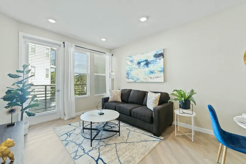 Sparks Marina 1BR · Jacuzzi, Mountain Views & Pool - Image 1