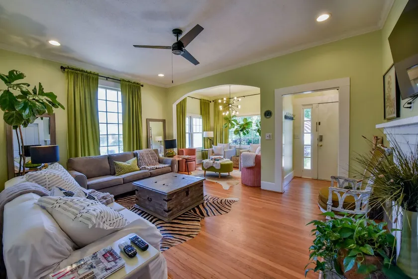 Bungalow on Main - Book for Football Season! - Image 1