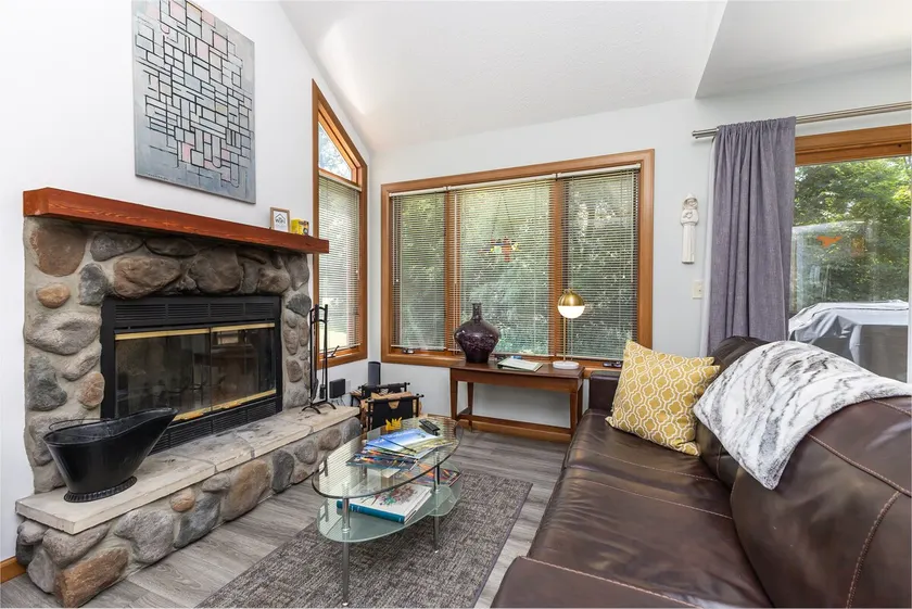 Golf View, Walking Trails, Dog Friendly & Access to Indoor Pool - Image 1