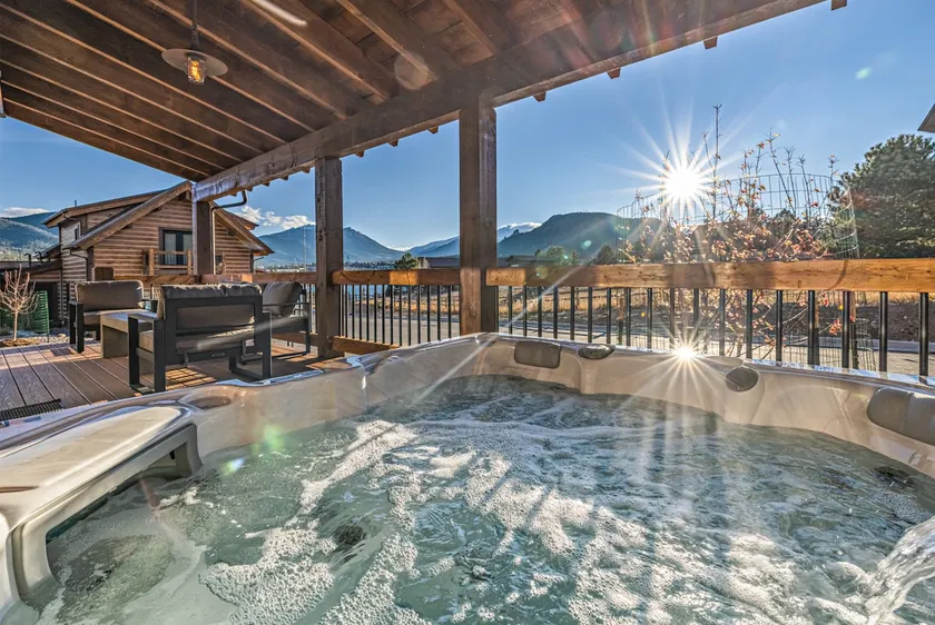 Agréable chalet adapté aux familles avec barbecue et jacuzzi | Vue sur l'eau - Image 1