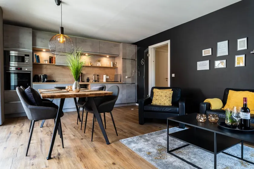 STRAND LOFT No4 - Image 1
