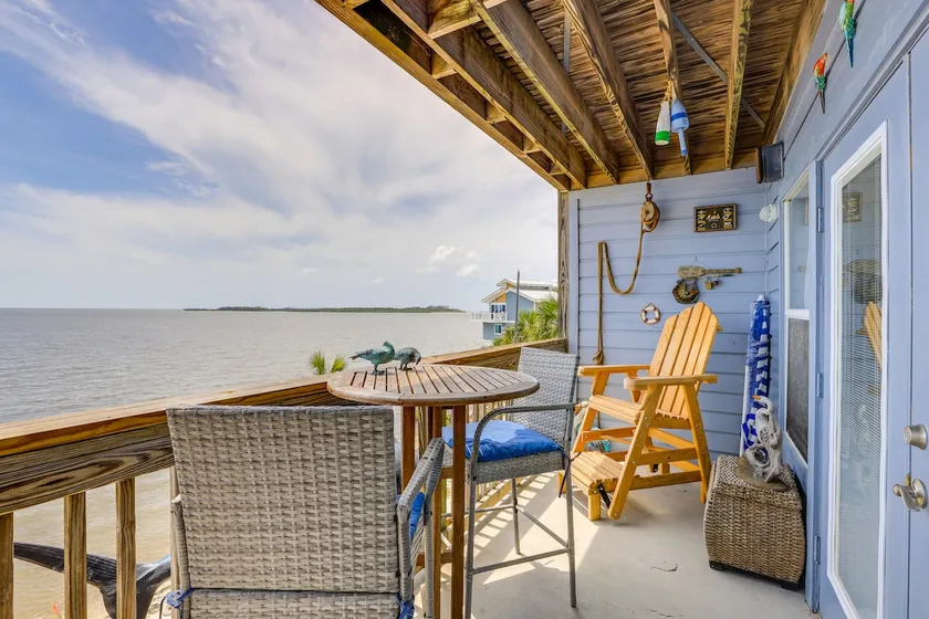 Walkable Beachfront Retreat on Cedar Key! - Image 1