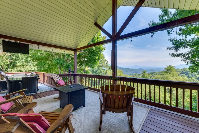 Pet-Friendly Waynesville Retreat w/ Hot Tub! - Image 1