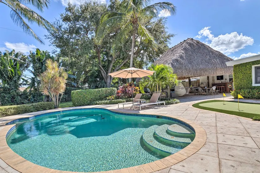 Poolside Paradise w/ Tropical Hut in Palm Beach - Image 1