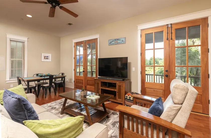Cherokee Farms Flat - New Listing in Habersham - Image 1