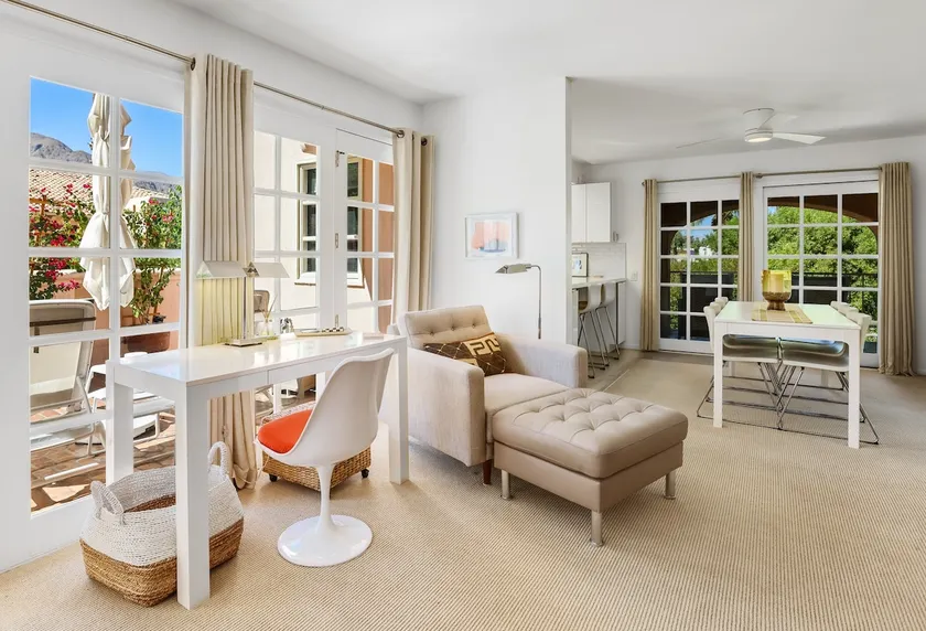 Chic Downtown Bungalow - Image 1