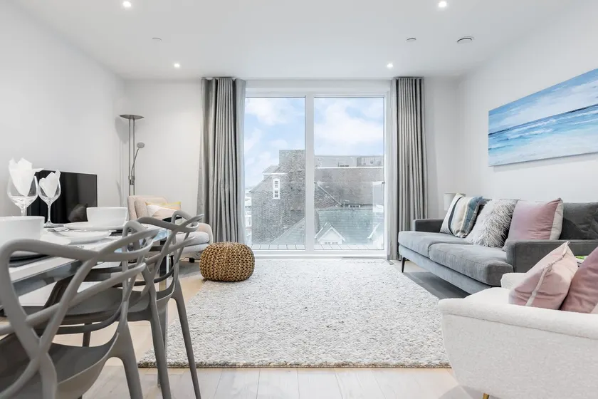 Endless Summer - Spacious Living Space on Poole Quay - Image 1