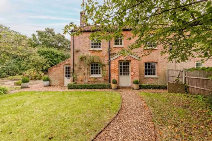 Host & Stay - Haclins Cottage - Image 1