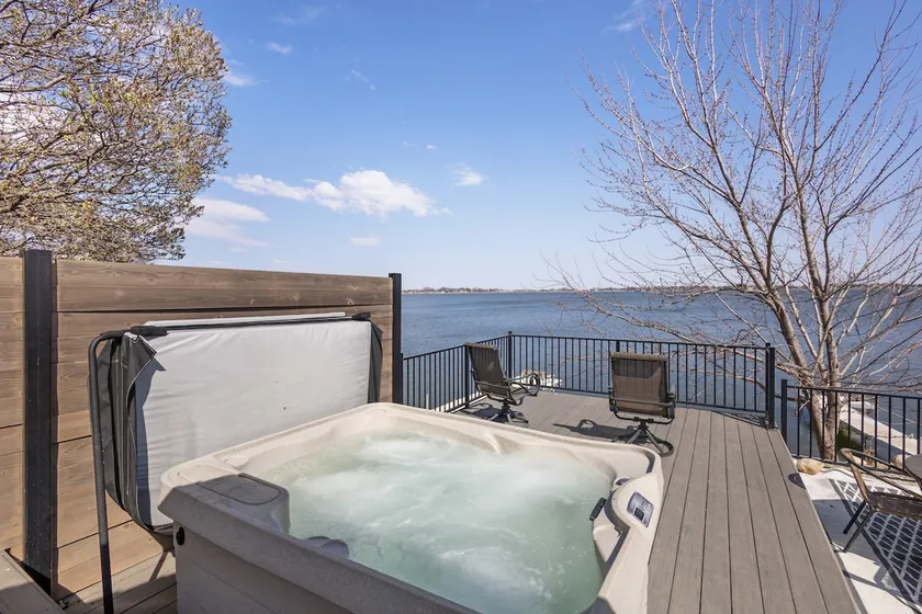 Private Sauna, Hot Tub, Beach – Lake Poinsett - Image 1